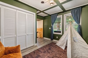 A room with a closed white closet, a wooden bench, a white tent-like structure, and a patterned rug. - Black Hills Retreat Sauna/Hot Tub 5 min to Pactola (Rapid City)