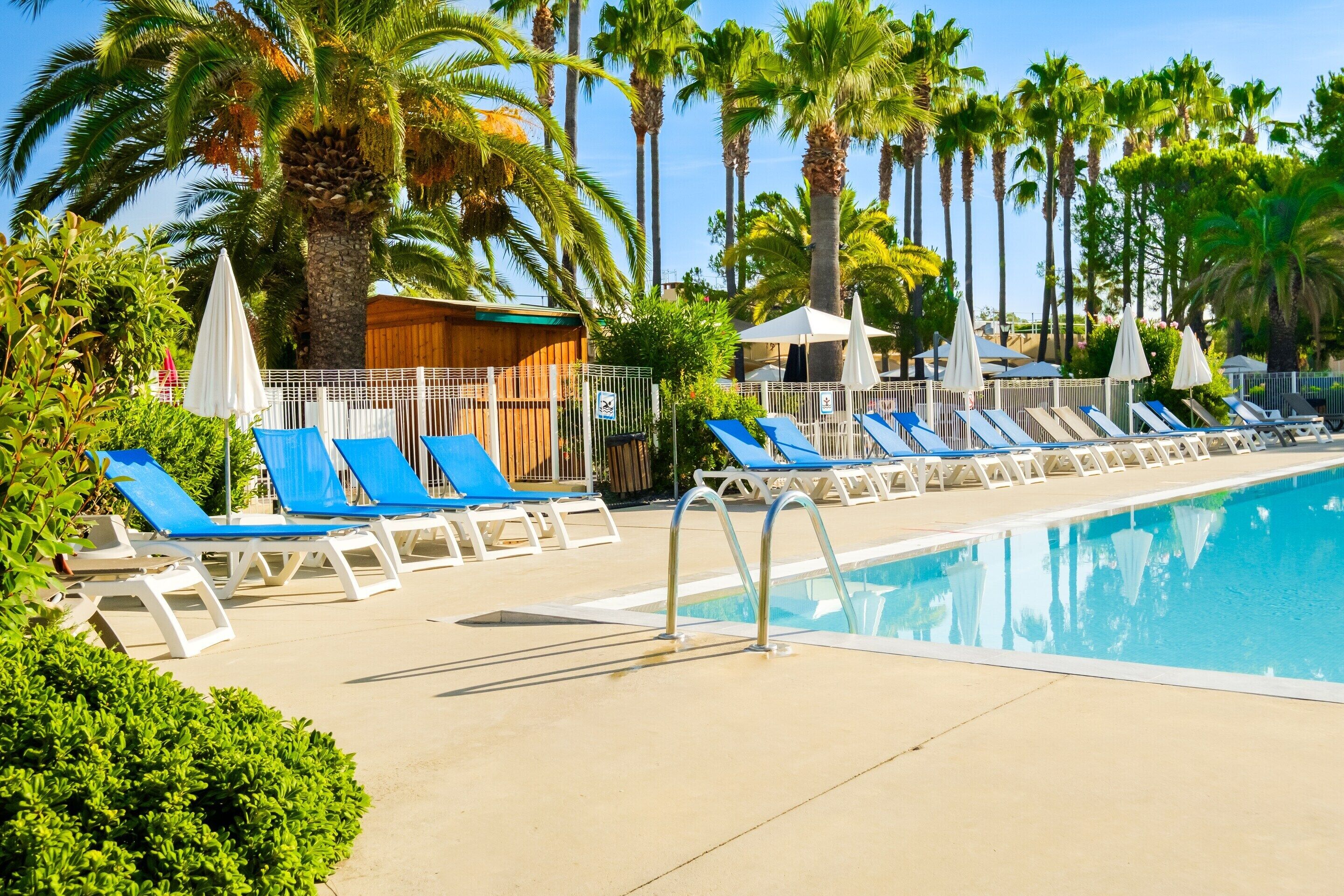 Apartment | Pool | Outdoor pool, a heated pool