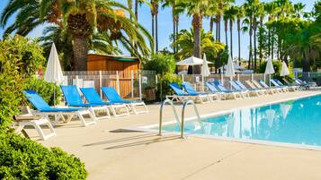 Apartment | Pool | Outdoor pool, a heated pool