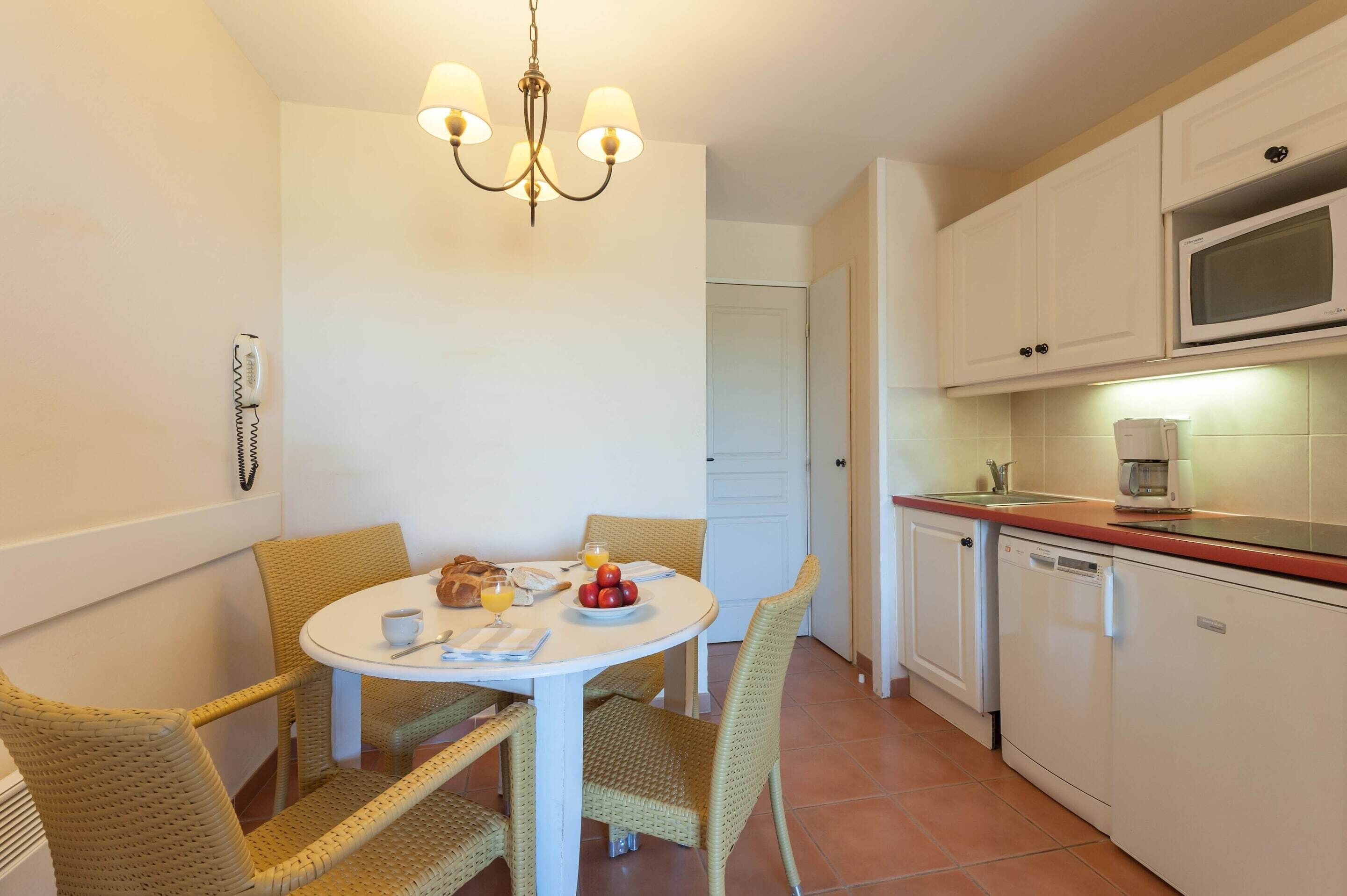 Apartment | Dining