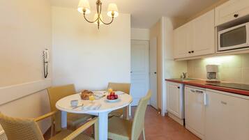Apartment | Dining