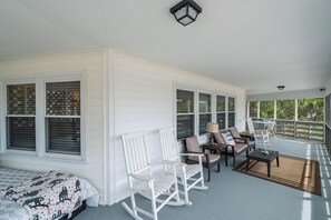 3 bedrooms, WiFi, bed sheets - Beach Please - Included Low Speed Electric Vehicle, Explore Edisto with ease (Edisto Island)