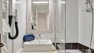Apartment | Bathroom | Bathtub, hair dryer