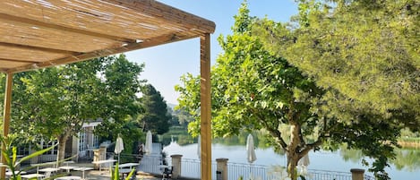 Apartment | Outdoor dining