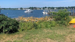 A marina with boats, a dock, and a grassy area with plants. - Spacious, sunlit, seaside 4-bedroom, 3 bath waterfront house w/ AC in Warren, RI (Warren)