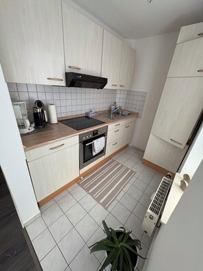 Kühlschrank, Ofen, Herdplatte, Geschirrspüler