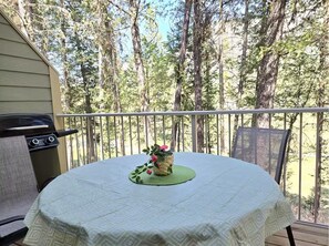 Outdoor dining - Home away from Home in the Heart of Nature (East Kootenay G)