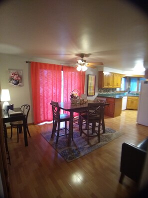 Dining - Waterfront Vacation with optional pontoon rental.  Relax in the great up north! (Pound)
