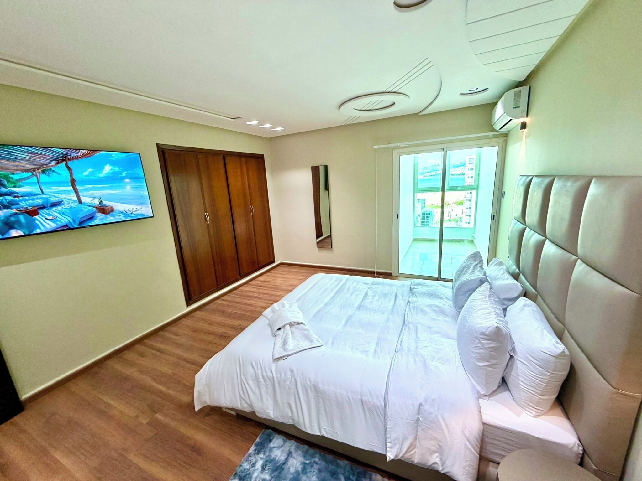 2 bedrooms, iron/ironing board, internet, bed sheets
