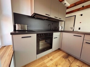 A kitchen with a stove, oven, and a toaster. - Stylish ANTJE Apartment in STRAND HAUS 10 (Borkum)