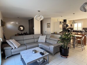 Smart TV - Vrbo Property (Annesse-et-Beaulieu)