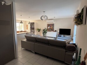 Smart TV - Vrbo Property (Annesse-et-Beaulieu)