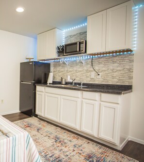 Private kitchen - Cozy private guest suite 1 bedroom/kitchentte/bathroom (Spotsylvania Courthouse)