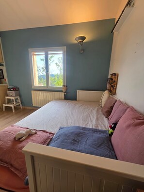 Iron/ironing board, internet, bed sheets - Vrbo Property (Berre-les-Alpes)