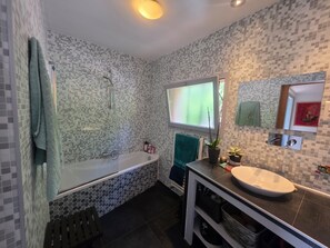 Hair dryer, soap - Vrbo Property (Berre-les-Alpes)