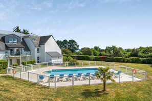 A residential property with a swimming pool, lounge chairs, and a fenced deck area. - Picturesque 4-person Coastal Escape (Île-aux-Moines)