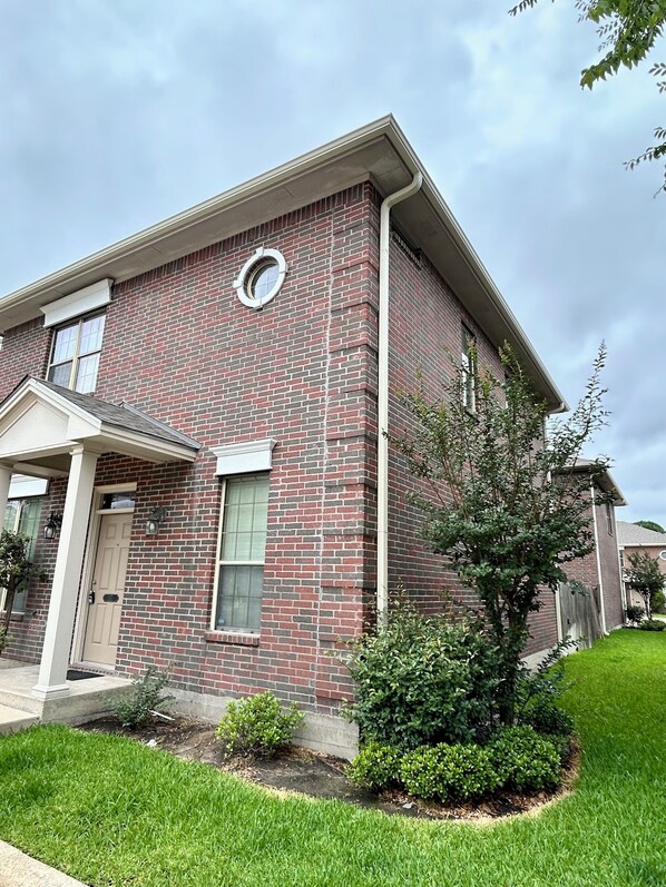Exterior - Spacious 4-bedroom condo close to amenities in College Station  outdoor space (College Station)