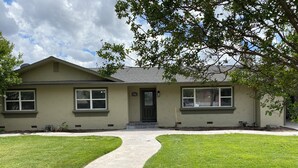 A two-story house with a front entrance, a driveway, and a well-maintained lawn. - 3-possible 4 bedroom house in Modesto with plenty parking & space. (Modesto)