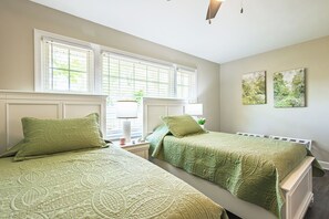 4 Schlafzimmer, Bügeleisen/Bügelbrett, WLAN, Bettwäsche