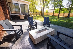 Terrace/patio - Four bedroom home minutes from downtown Spartanburg-outdoor patio and grill (Spartanburg)