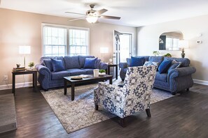 Living area - Four bedroom home minutes from downtown Spartanburg-outdoor patio and grill (Spartanburg)