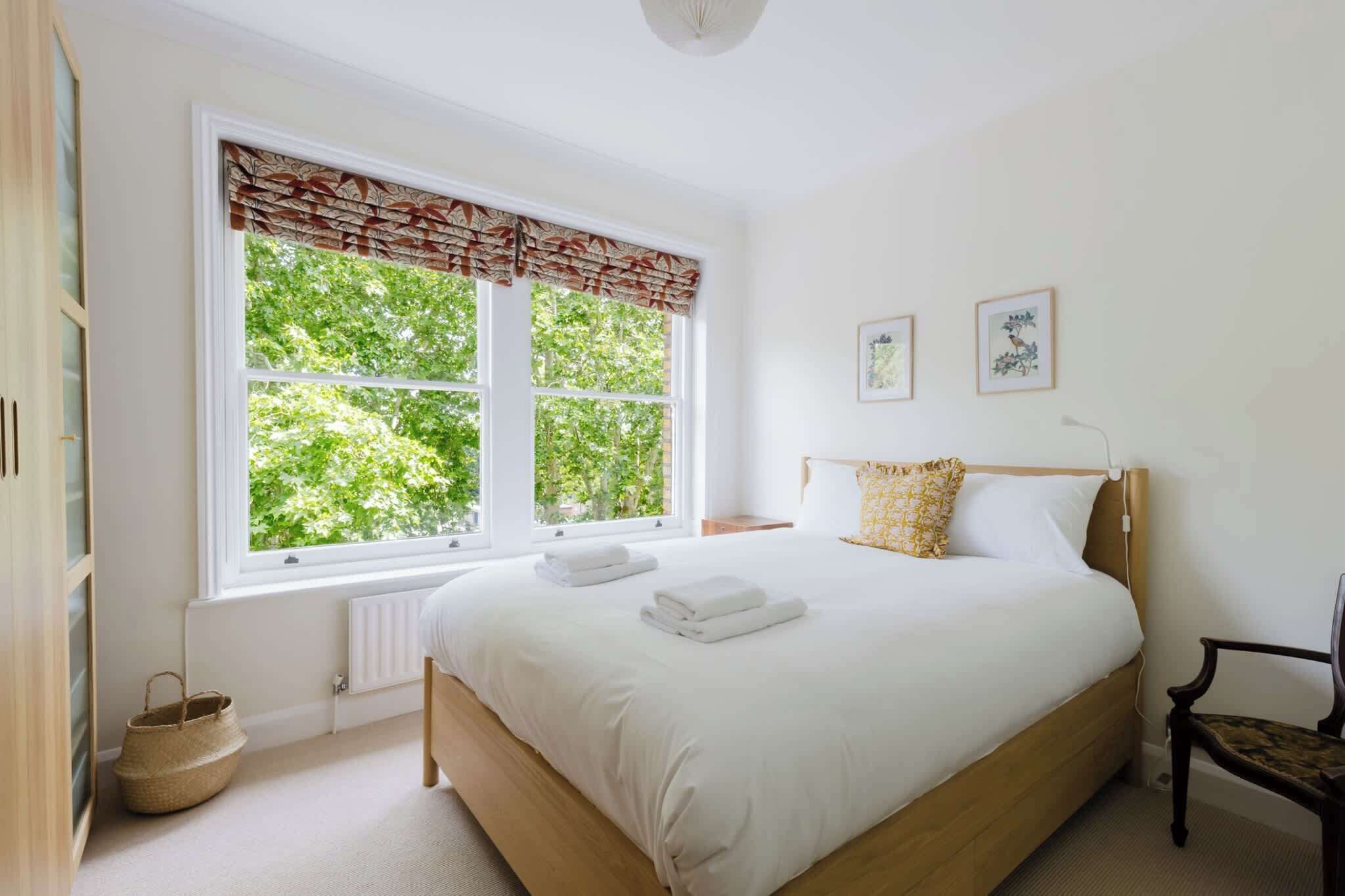2 bedrooms, internet, bed sheets