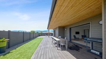 Villa | Balcony
