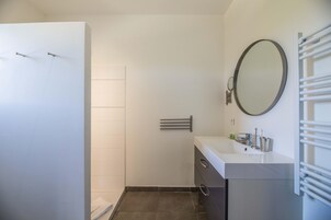 Apartment | Bathroom