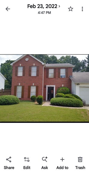 Exterior - Charming 1-bedroom house with AC in cozy Jonesboro, with pool, fire pit  & yard (Jonesboro)