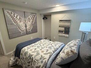 4 habitaciones, tabla de planchar con plancha, wifi y ropa de cama 