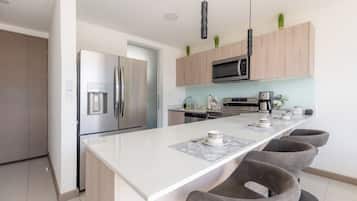 Coffee/tea maker, fridge, microwave, oven