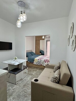 1 bedroom, iron/ironing board, Internet, bed sheets - Brand-new cozy studio with pool, gym & restaurant (Hurghada)