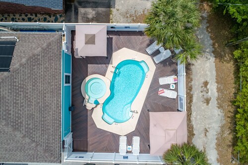 Sunrise Retreat Private Pool & Hot Tub. Golfers Delight. Steps to the beach.