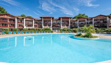Apartment | Pool | Outdoor pool