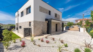 Apartment | Garden