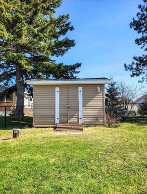 Exterior - Seaside Pine Retreat (Pointe-du-Chêne)