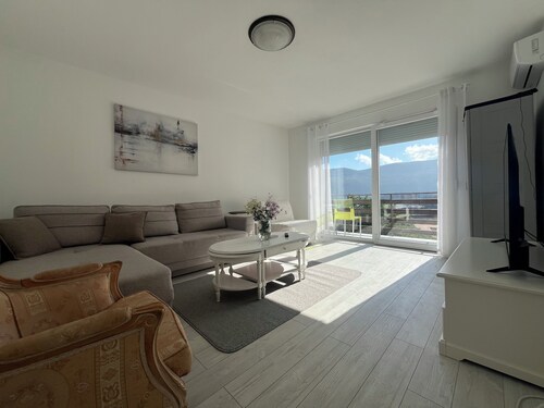 Lovely 2-bedroom apartment with the sea view in charming Herceg Novi