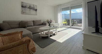 Lovely 2-bedroom apartment with the sea view in charming Herceg Novi