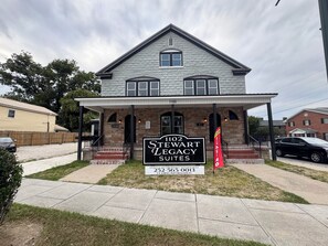Exterior - Broad Street Penthouse in Historic Downtown New Bern (New Bern)