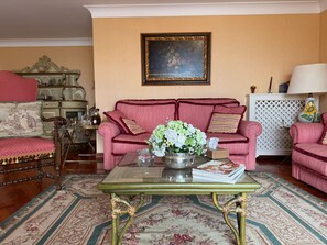 Living area - MONACO F1  MG PRESIDENTIAL SUITE
5 min walking distance from Casino. (BEAUSOLEIL)