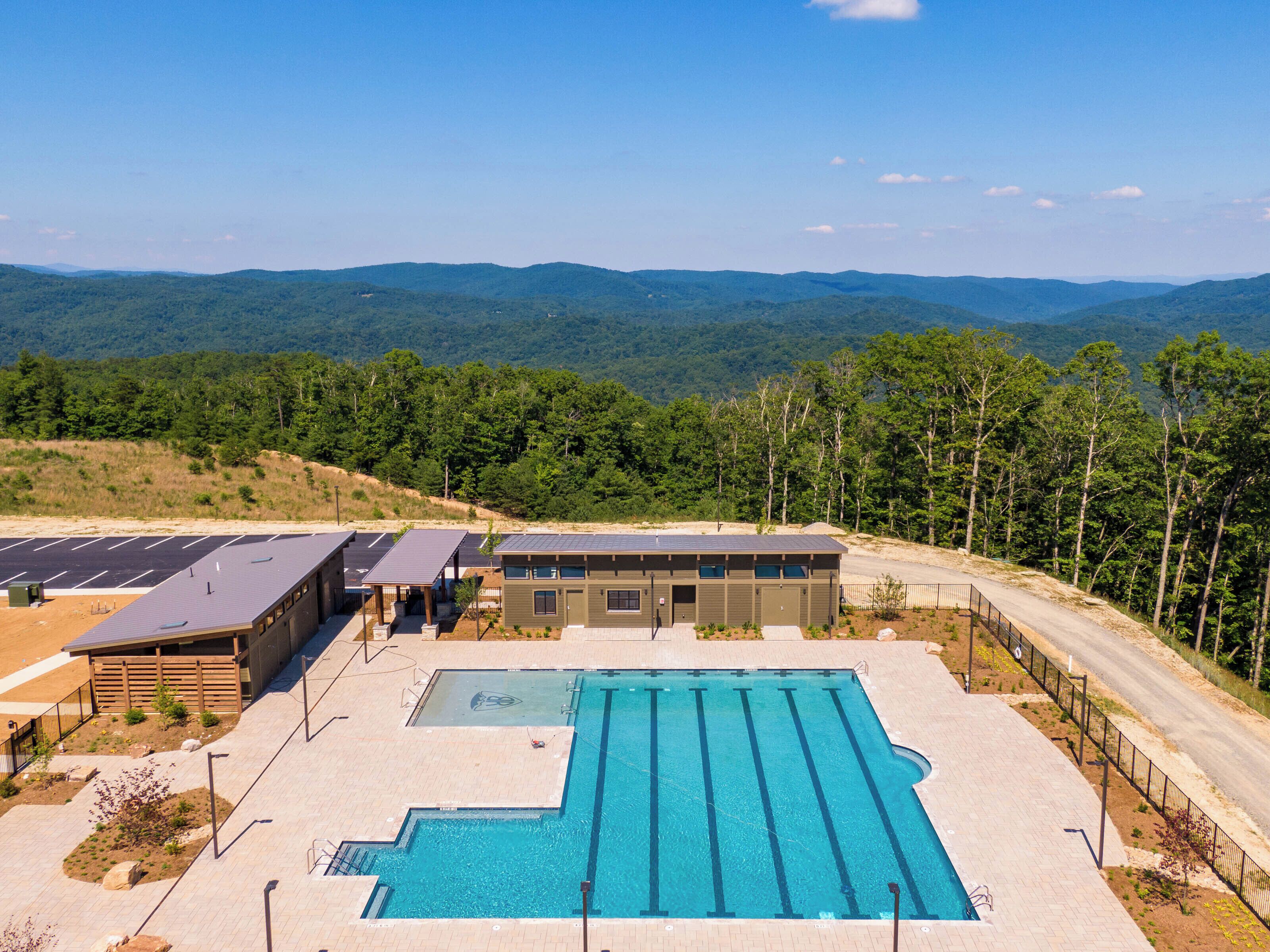 Apartamento, vistas a la montaña | Piscina | Una piscina al aire libre