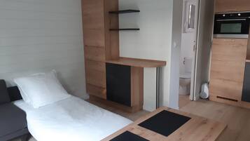 WiFi, bed sheets