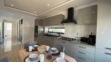Fridge, microwave, oven, cookware/dishes/utensils