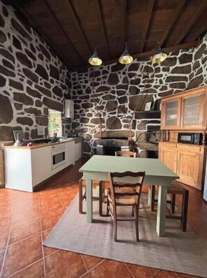Dining - Casa do Arte - Peaceful Retreat with Pool (São Torcato)