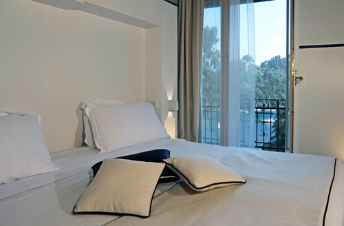 Portofino Deluxe Family Suite with balcony sea view private hotel beach