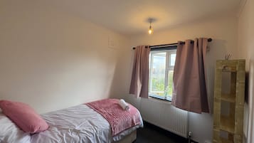 3 bedrooms, iron/ironing board, free WiFi, bed sheets