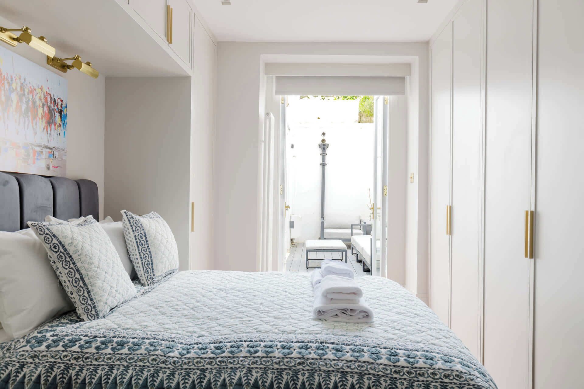 2 habitaciones, tabla de planchar con plancha, internet y ropa de cama 