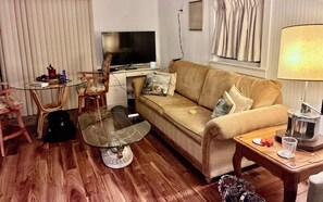 Smart TV - Charming 1 bedroom boathouse  in Perry Marina  with great amenities in Key West (Key West)