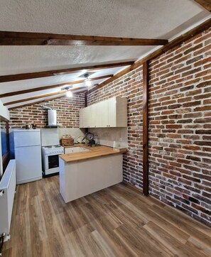 Private kitchen - Villa Beti - Lake Views, Mountain Air & Family Comfort (Mavrovo)