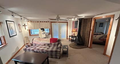 Quaint 2-bedroom house with AC in charming Karnack